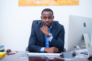 Dave Mafoula dans son bureau